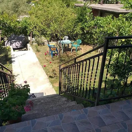 Dom wakacyjny Private Village House With Yard