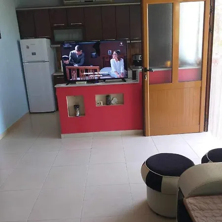 Сasa de vacaciones Private Village House With Yard